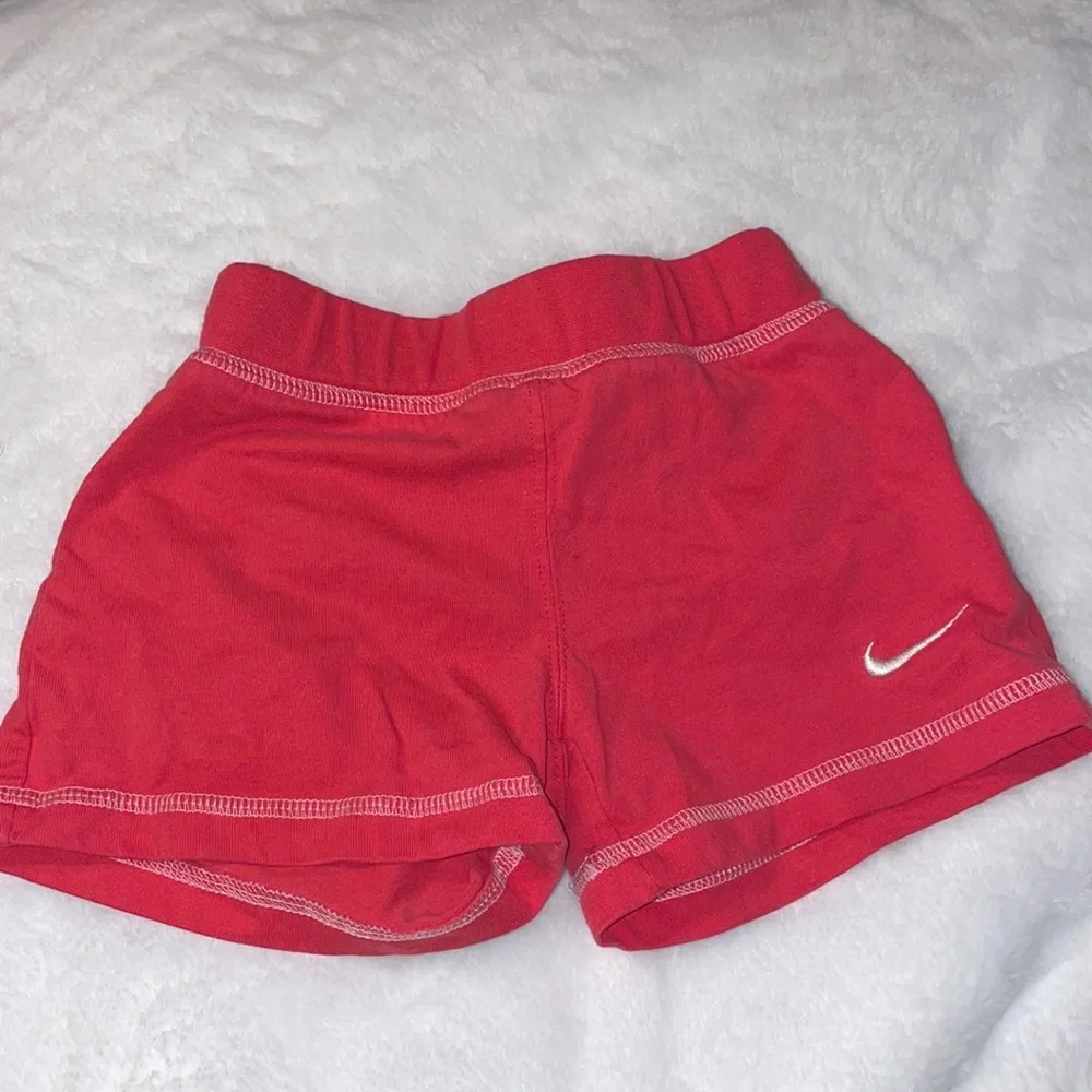 Nike 2t, pink shorts, Nike written across the butt